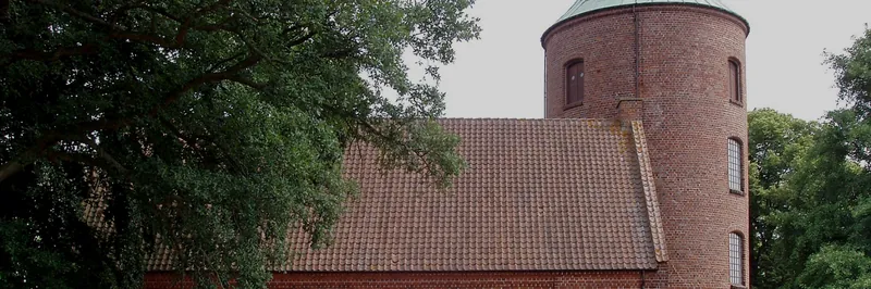 Skanderborg Slotskirke bag træerne